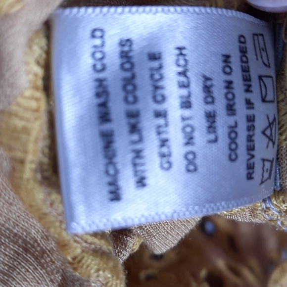 NWT JOHN MARK MARIGOLD GOLD VELVET TOP SZ L - Picture 6 of 11